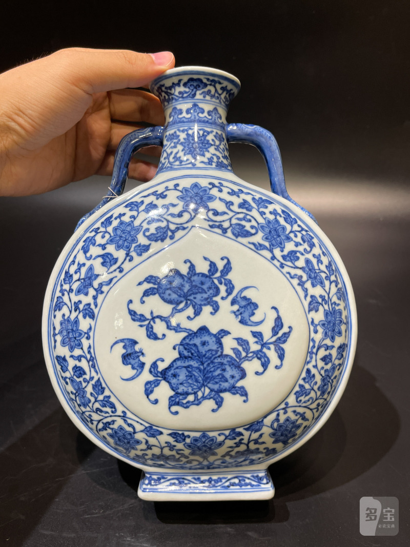 清 青花缠枝莲开光福寿纹杏圆抱月瓶 - 图3